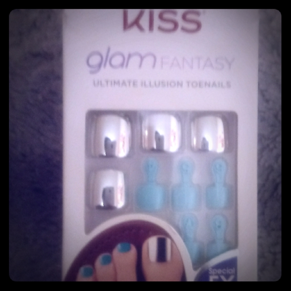 Press kiss toenails with adhesive tabs and glue